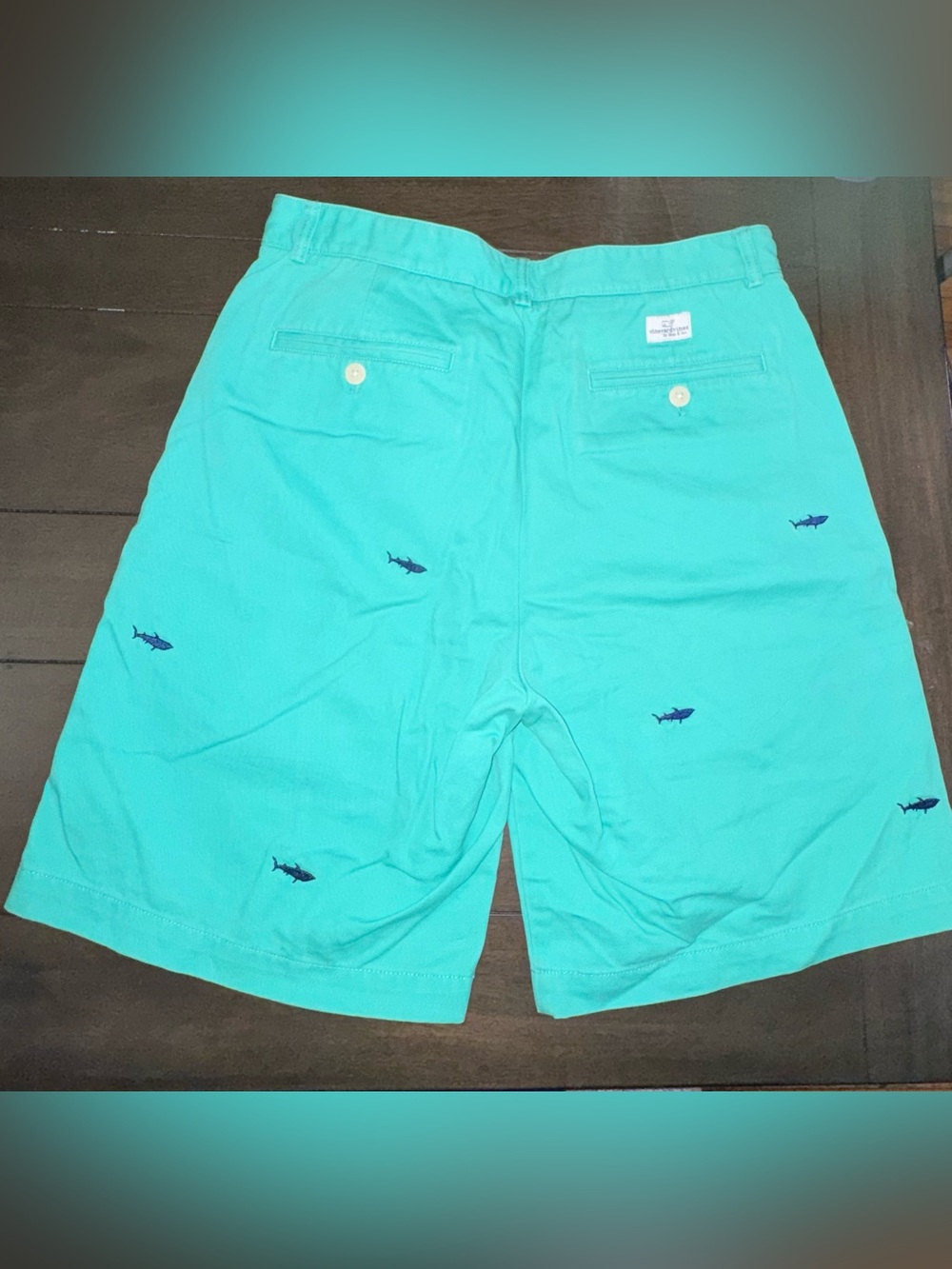 Vineyard Vines Shark embroidered short, Size 32